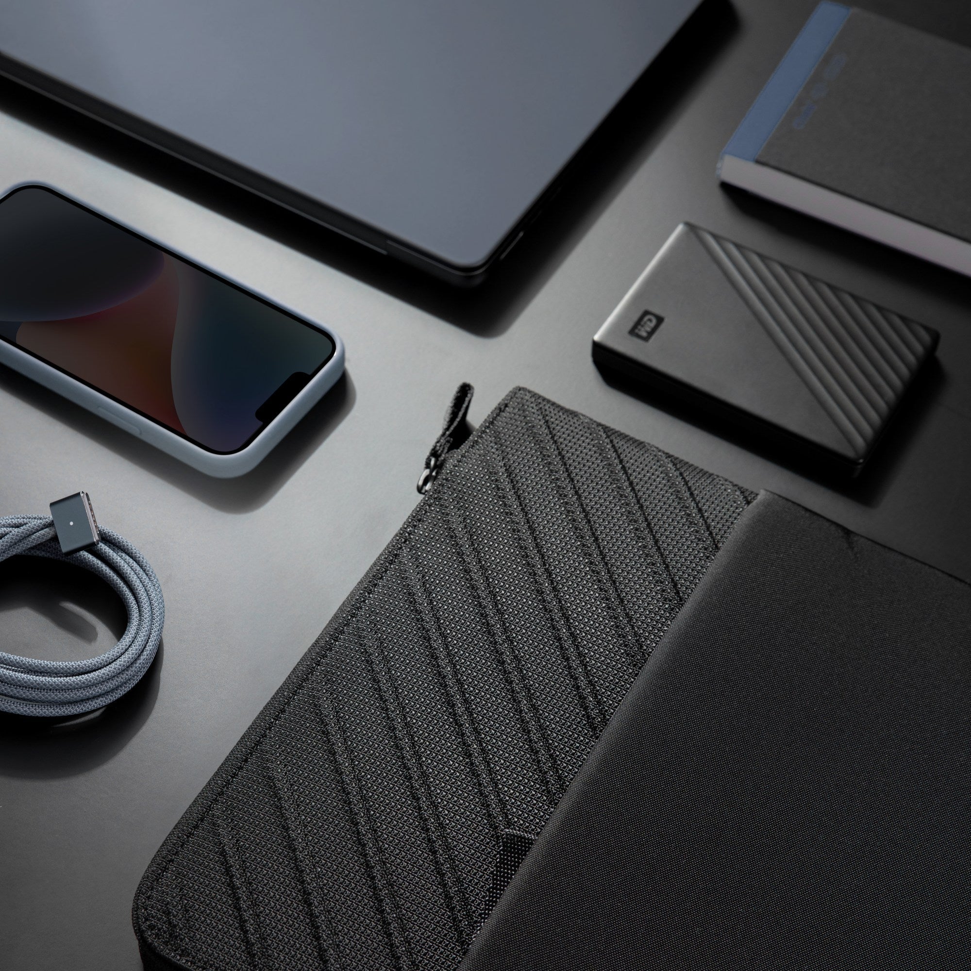 Funda Premium Voyage-A10 para Macbook 14″ Resistente al Agua