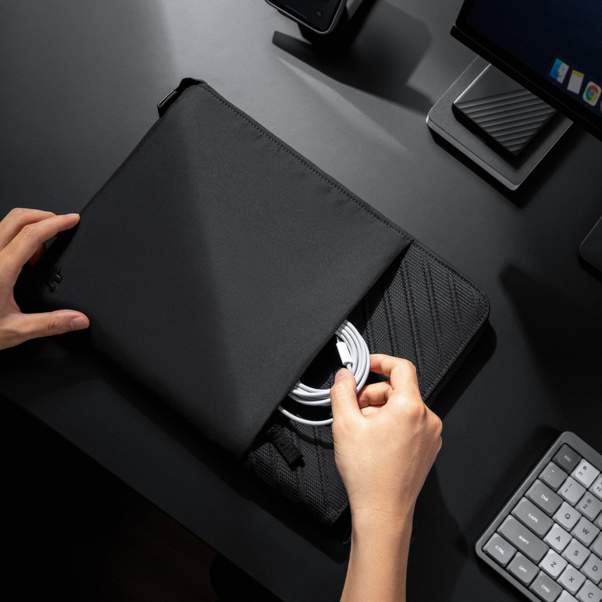 Funda Premium Voyage-A10 para Macbook 14″ Resistente al Agua
