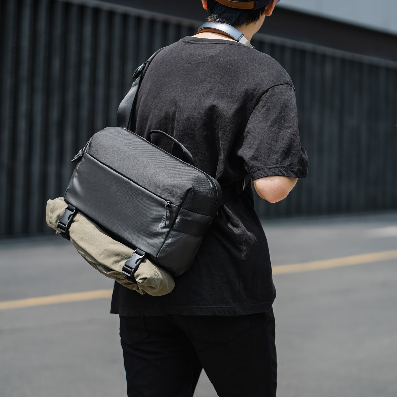 Bolso Bandolera Explorer-T21 L para MacBook Air / Pro 13'' 10L