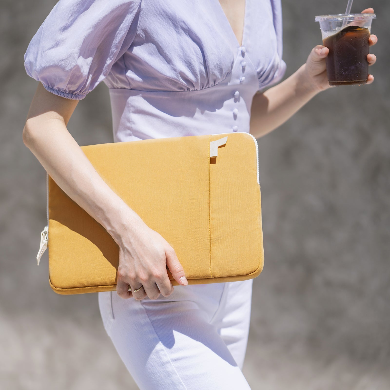 Funda Lady-A23 para MacBook 13'' con Organizador de Accesorios
