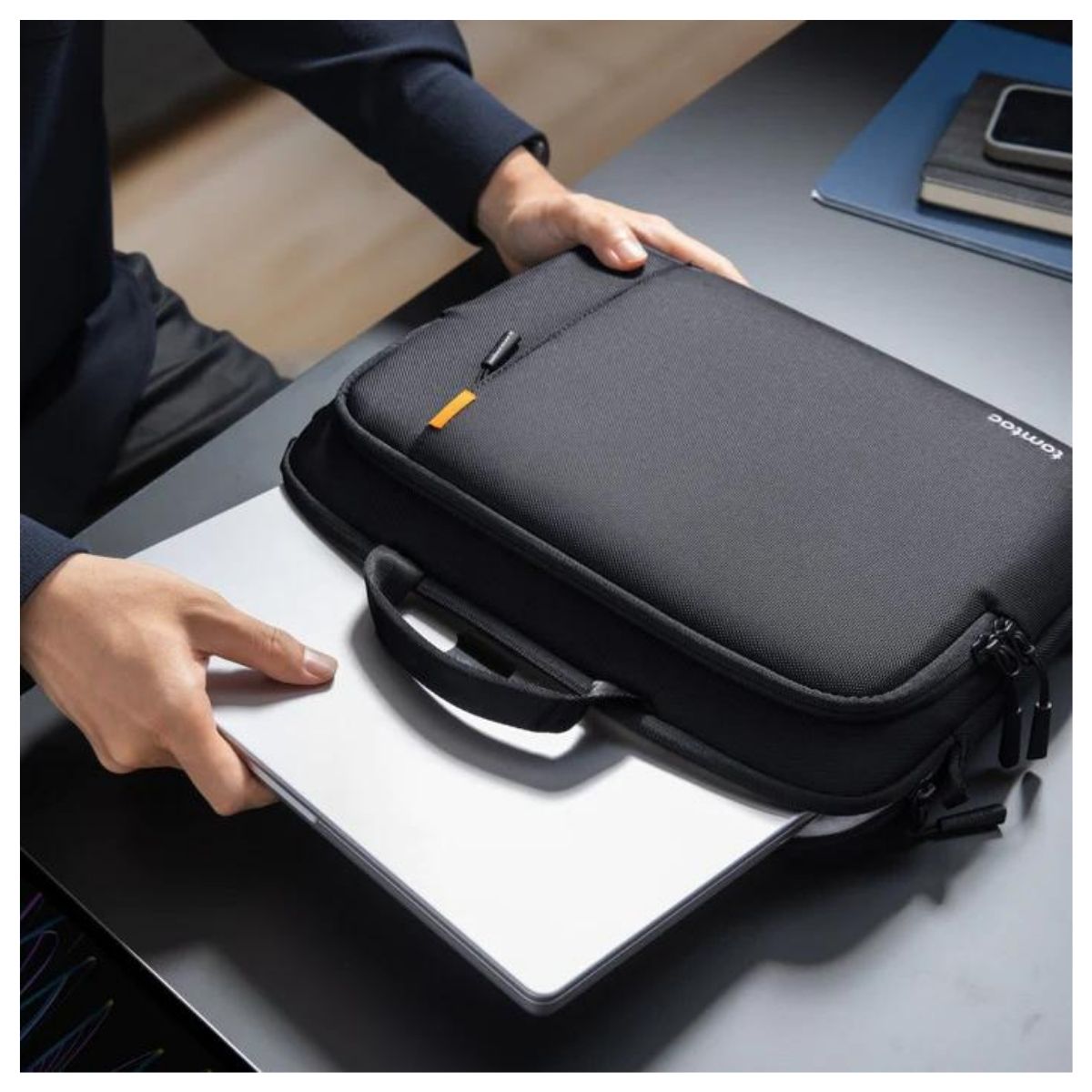 Maletín Delgado Defender-A30 para Notebook 17.3"
