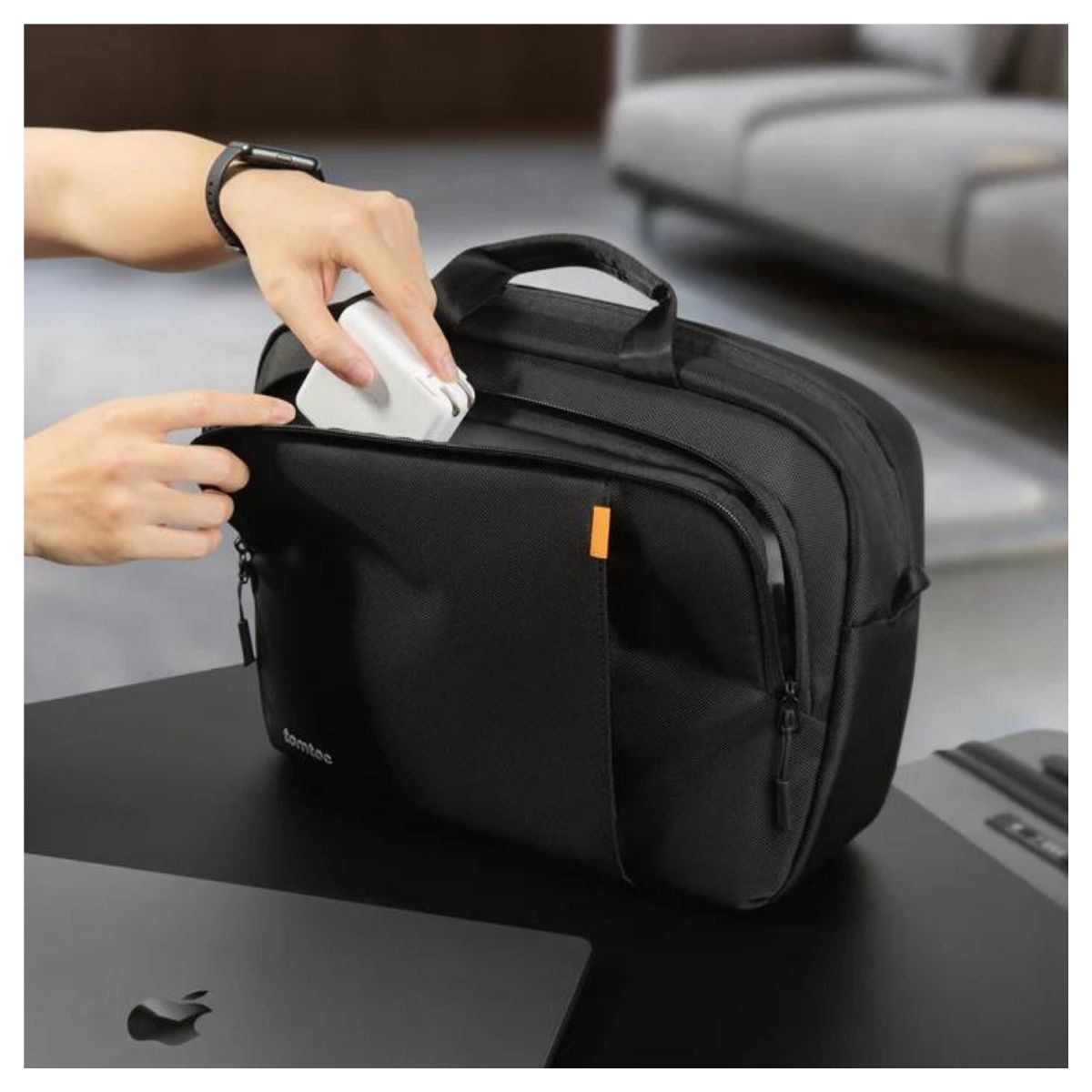 Maletín de Viaje con Correa Defender-A31 10L para MacBook 14"