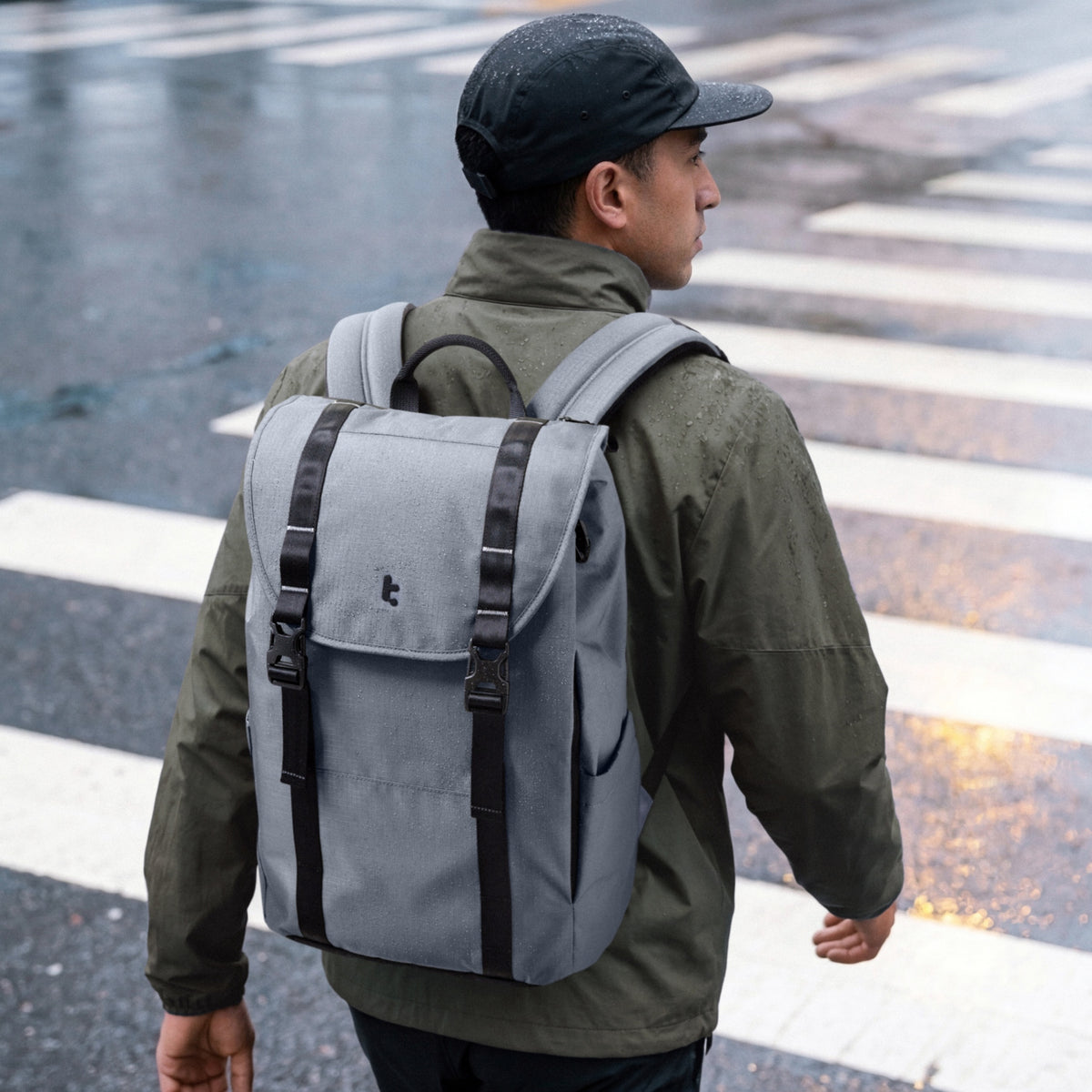 Mochila VintPack-TA1 Liteway gris en la ciudad