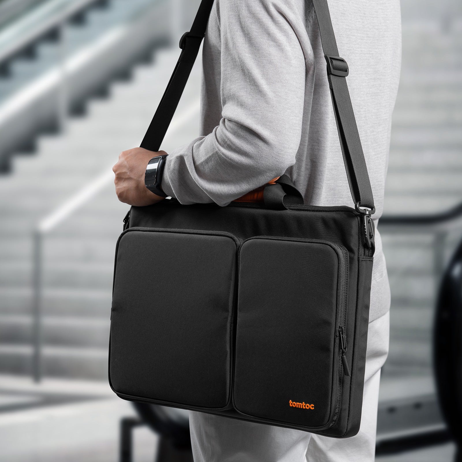 Maletín con Correa Defender-A42 para MacBook / Notebook 17,3"