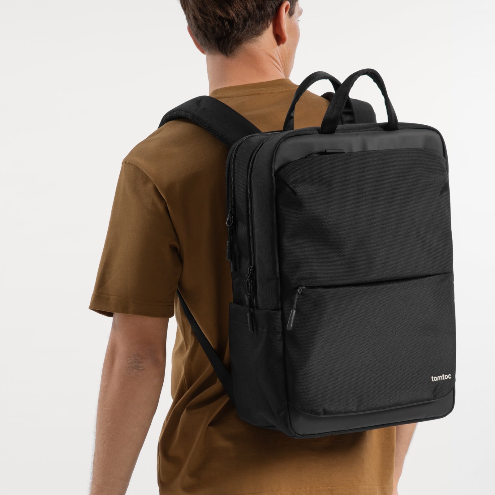 Mochila Premium Navigator-T71 M 24L para Notebook de 16''