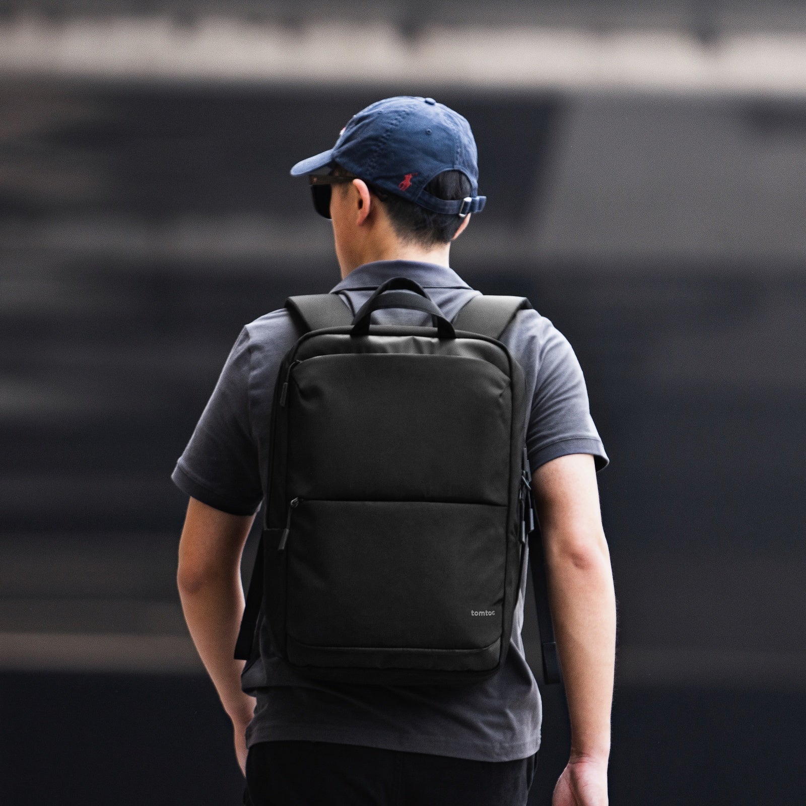Mochila Premium Navigator-T71 M 24L para Notebook de 16''